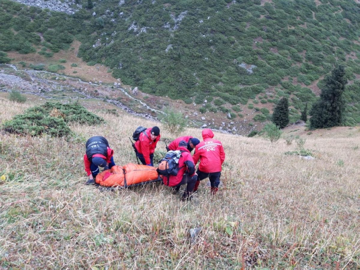 Алматыда тауда адасып кеткен үш қызды құтқарды