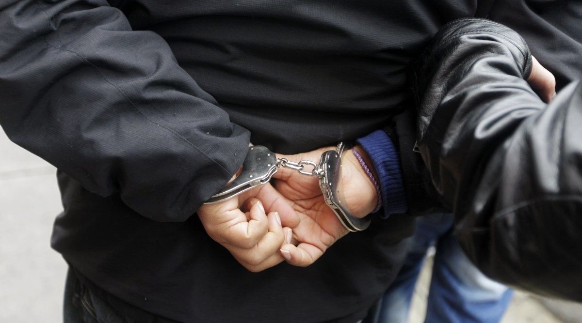 Қарап тұрды