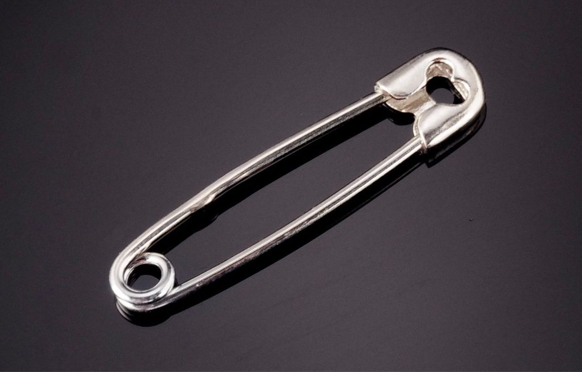 Ол өзінің мүшесін тығып алып, оның кискасына сидиді. Секс әйел су қабан