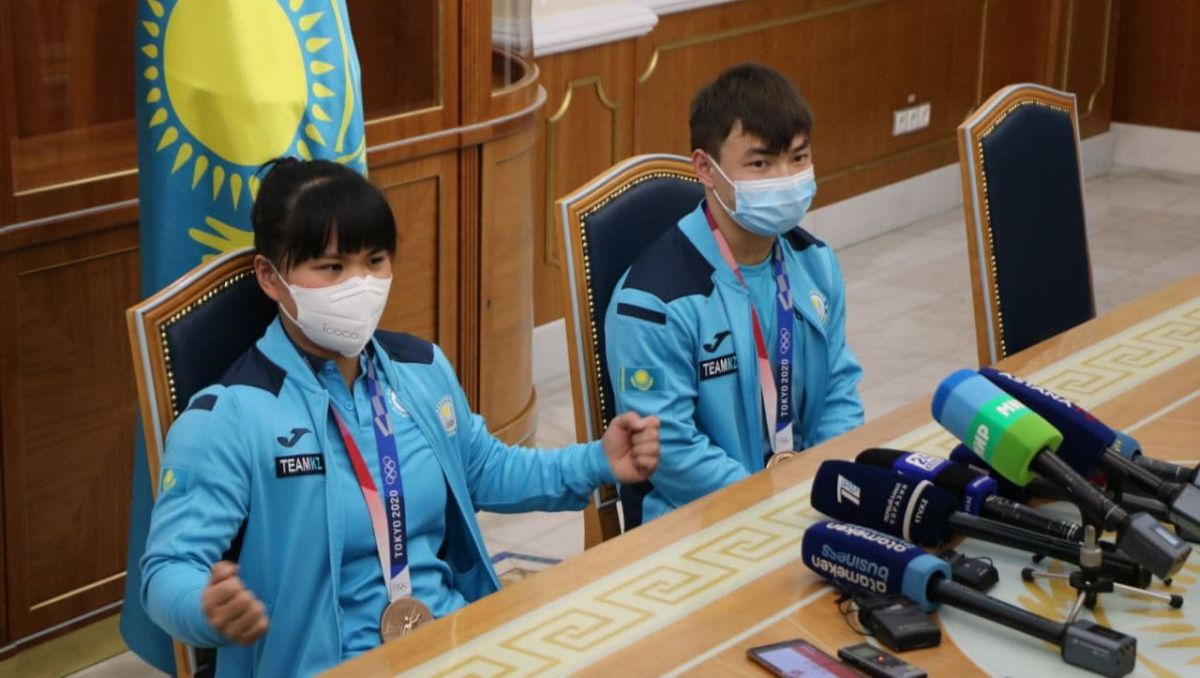 Токиодан елге оралған Зульфия Чиншанло мен Игорь Сонға автокөлік сыйлады