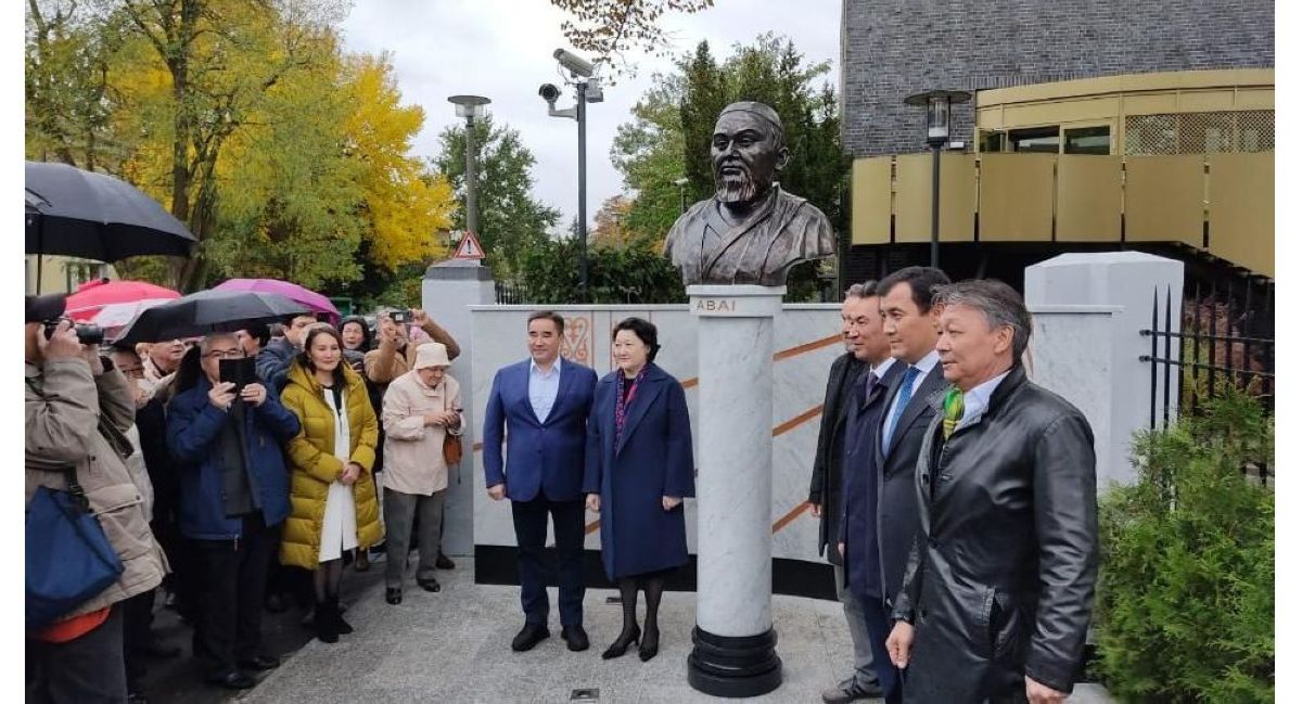 Берлинде Абайға ескерткіш ашылды