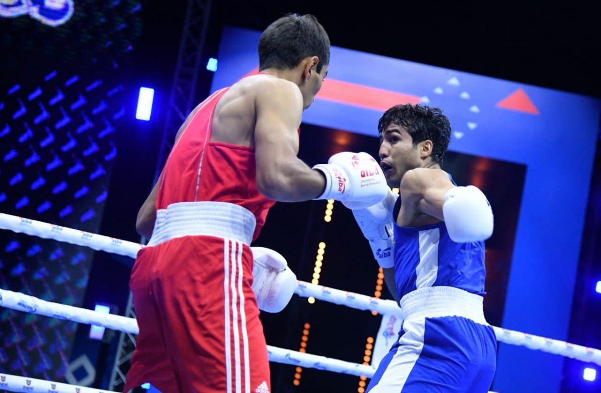 «Жылдам және сұңғыла»: AIBA қазақ боксшысы өзбекстандықтан қалай басым түскенін айтты