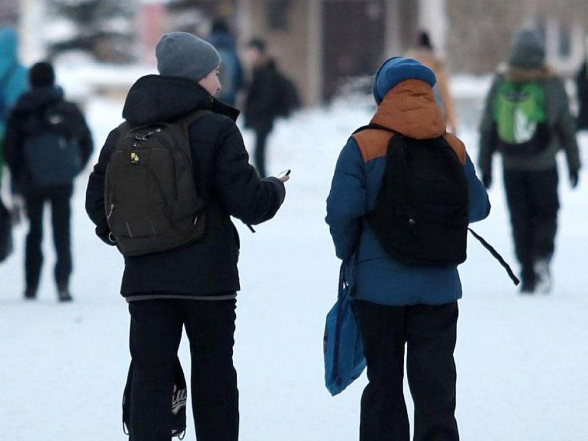 Астанада аязға байланысты оқушылар мектепке бармайды