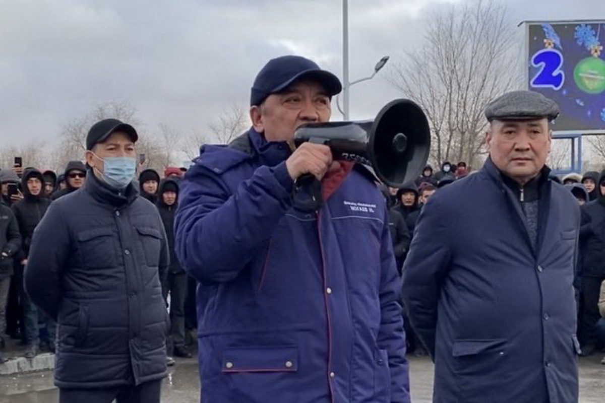 Нұрлан Ноғаев Жаңаөзен қаласындағы автокөлік иелерімен кездесті