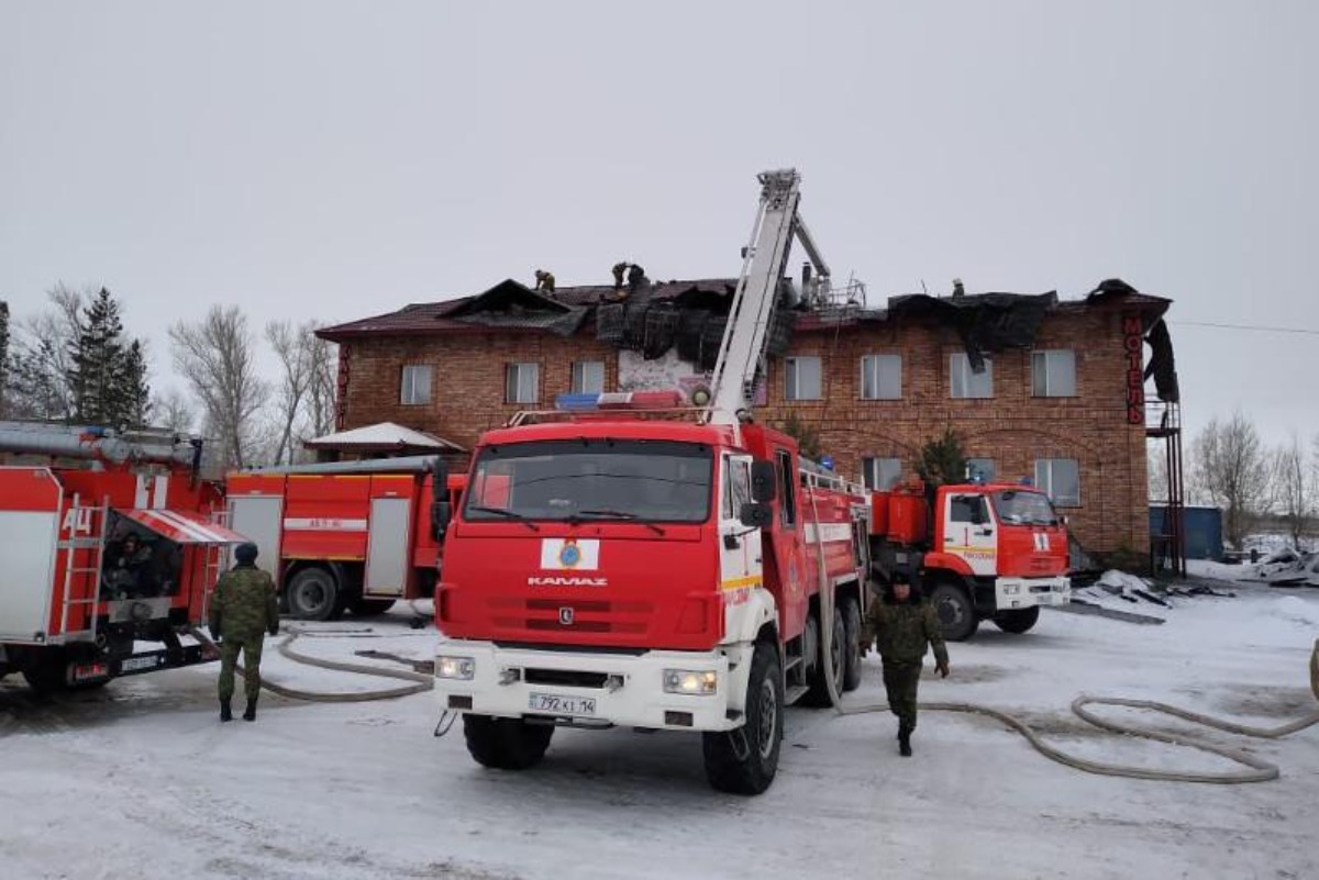 Павлодарда екі қабатты дәмхана өртенді