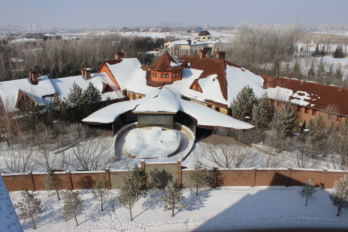 ҰҚК Мәсімовтің тәркіленген жеке сарайы мен 11 көлігін көрсетті