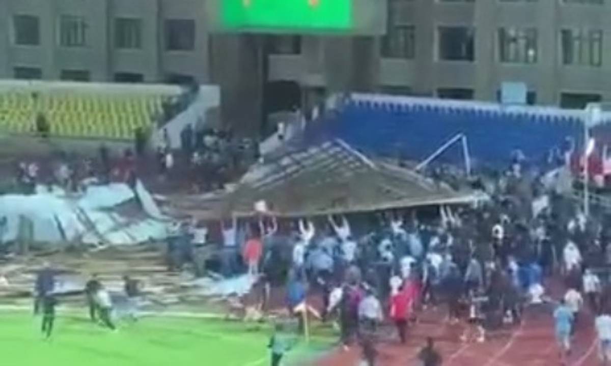 Матч кезінде стадион шатыры опырылып түсті