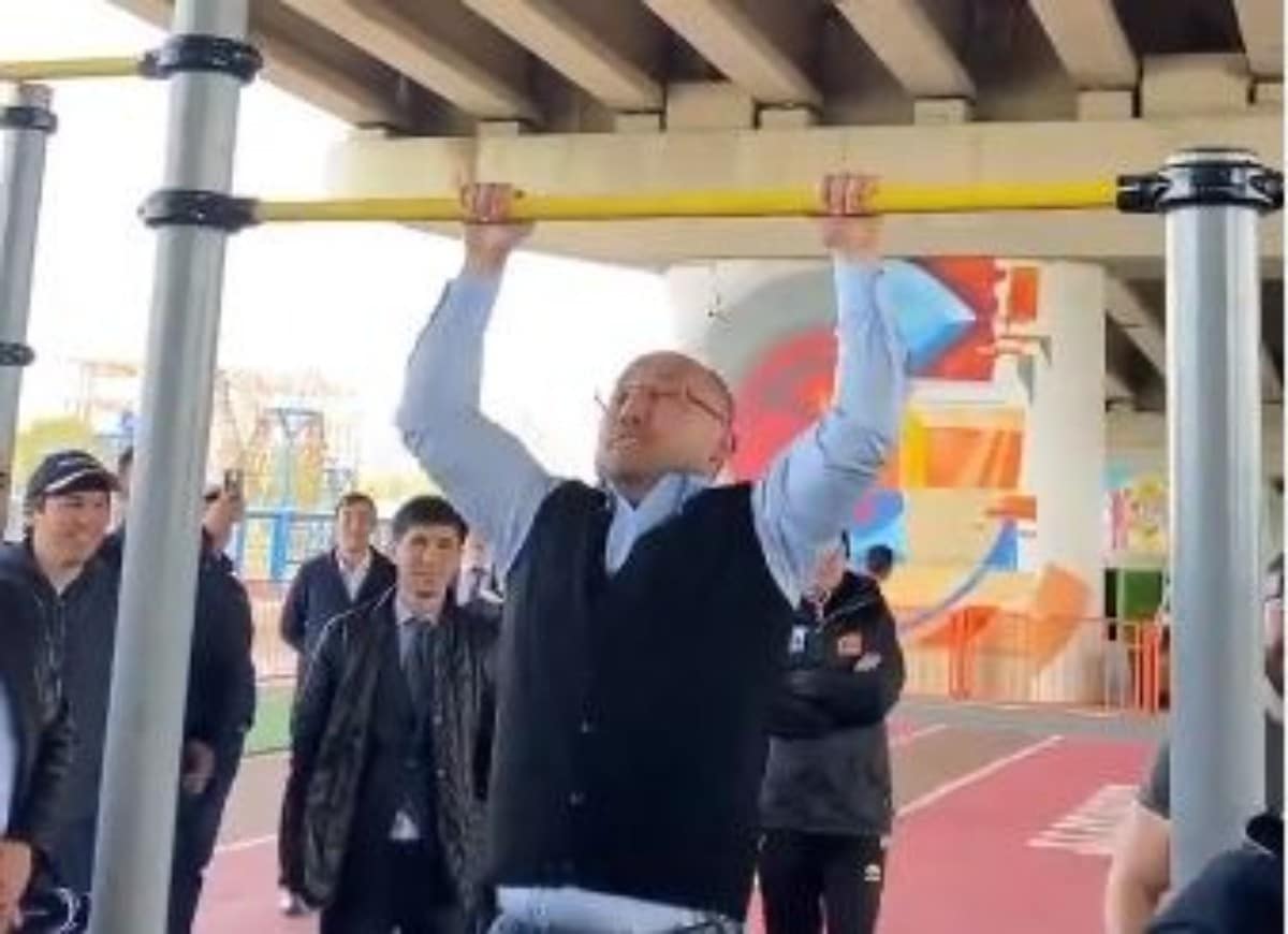 Министр Дәурен Абаев белтемірге тартылып, көпшілікті таңғалдырды – видео