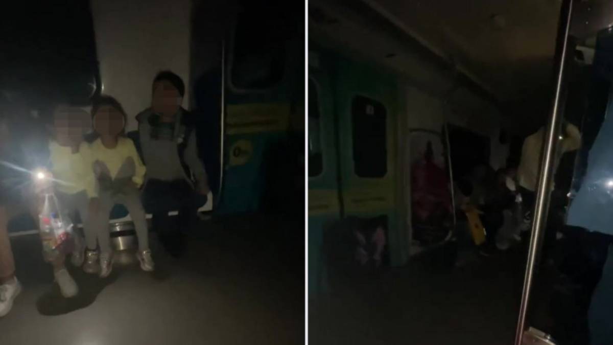 Алматы метросында жолаушылары бар пойыз тоқтап қалды