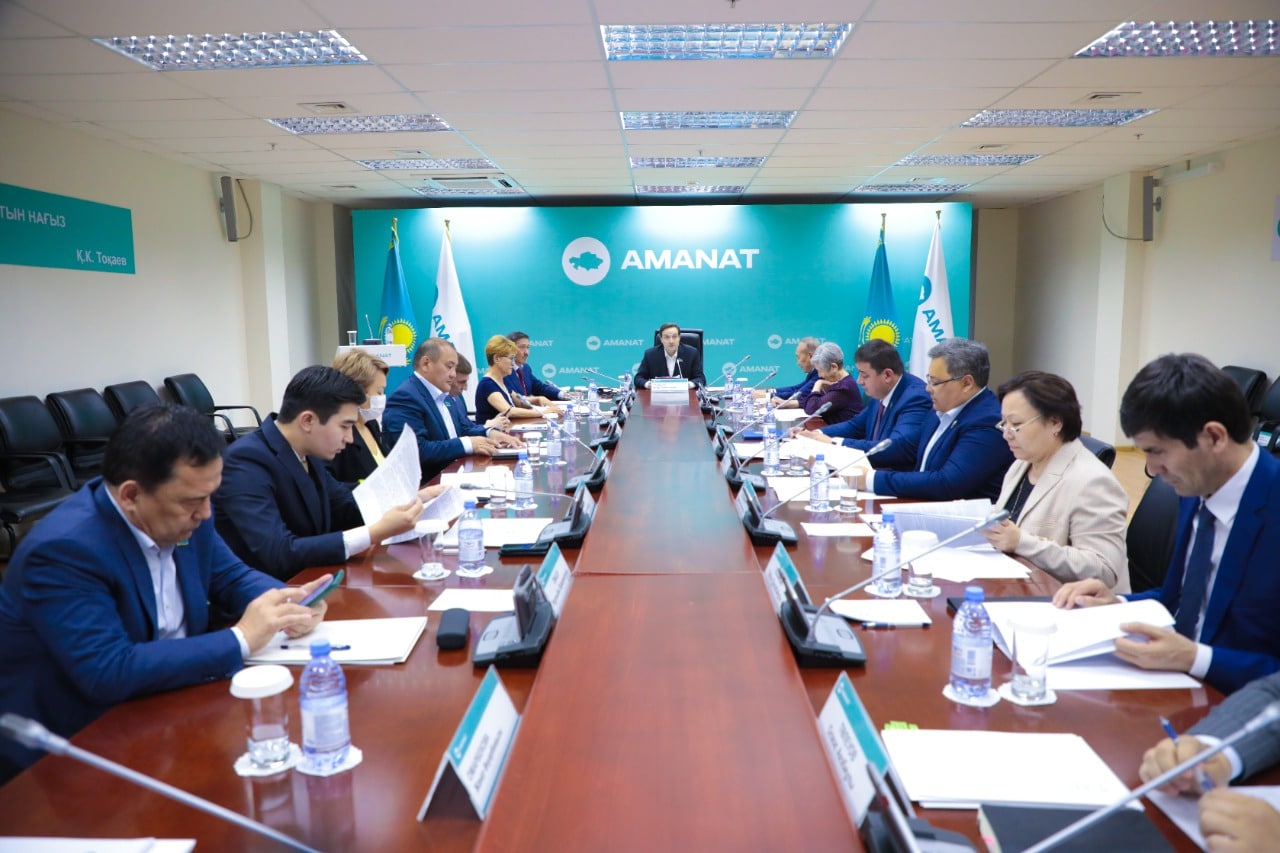 Аманаттықтар «Ауыл – ел бесігі» және «Дипломмен – ауылға!» жобаларын қайта қарауды ұсынды