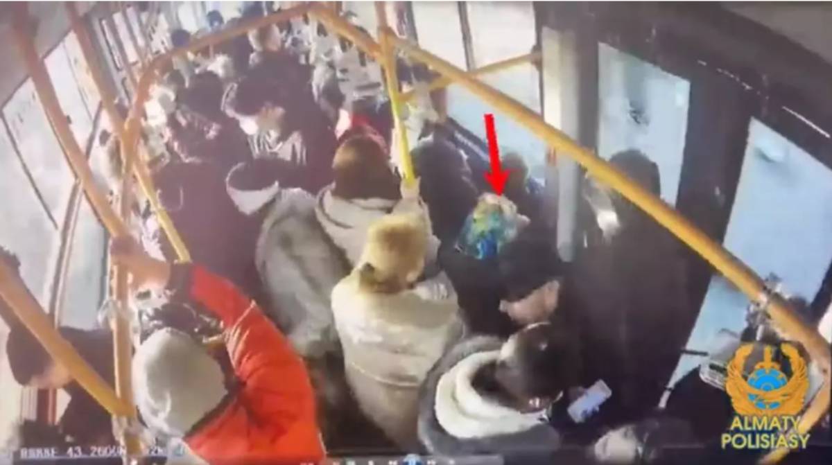 Алматы автобустарындағы қалта ұрыларының әрекеті видеоға түсіп қалды