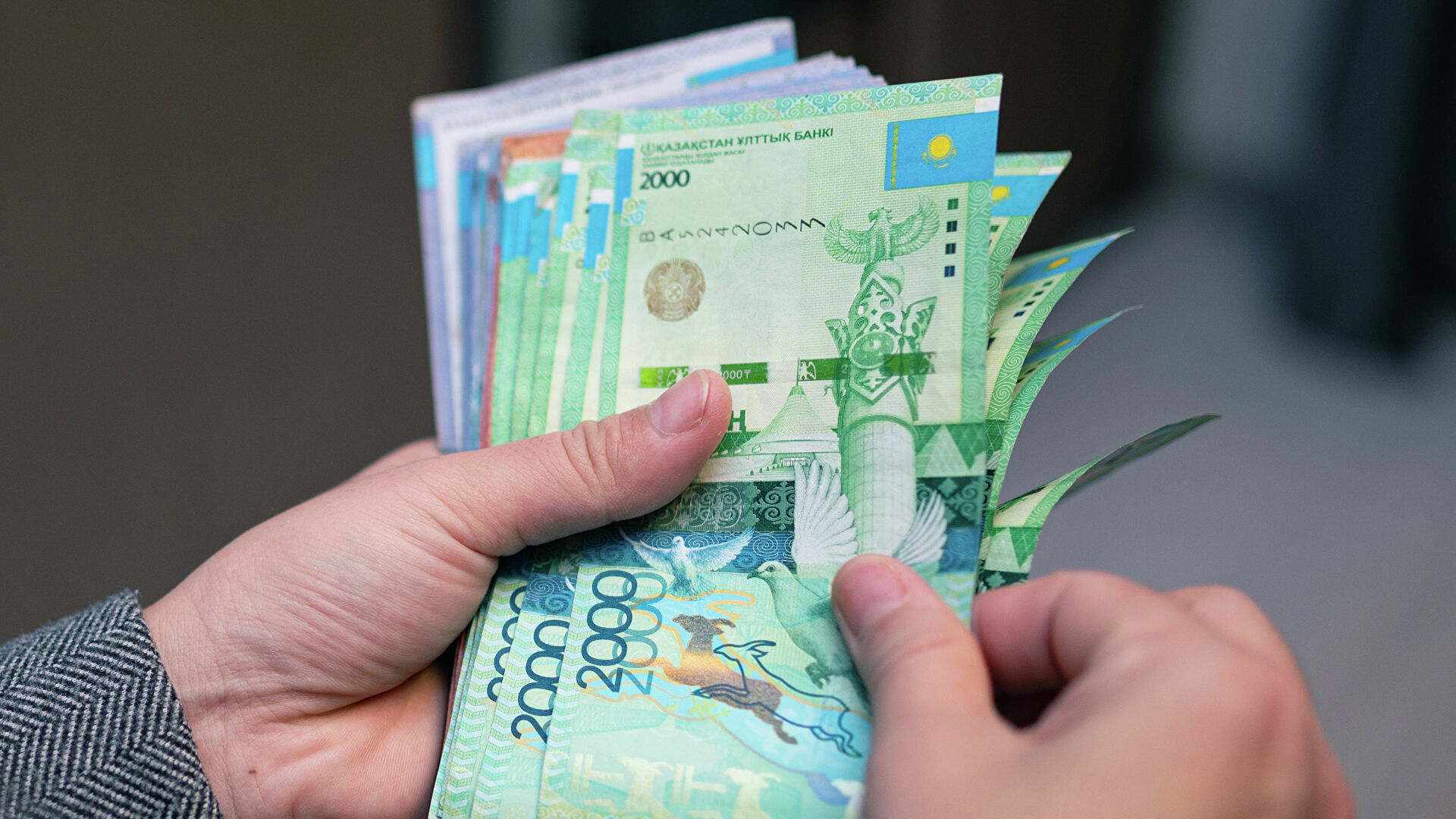 Тоқаевтың барлық зейнеткерлерге 55 мың теңге төлеу туралы Жарлыққа қол қойғаны туралы хабарлама тарады