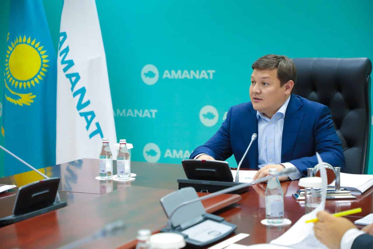 Атқарушы хатшы «АМANAT»-тың өңірлердегі филиалдарымен жиын өткізді