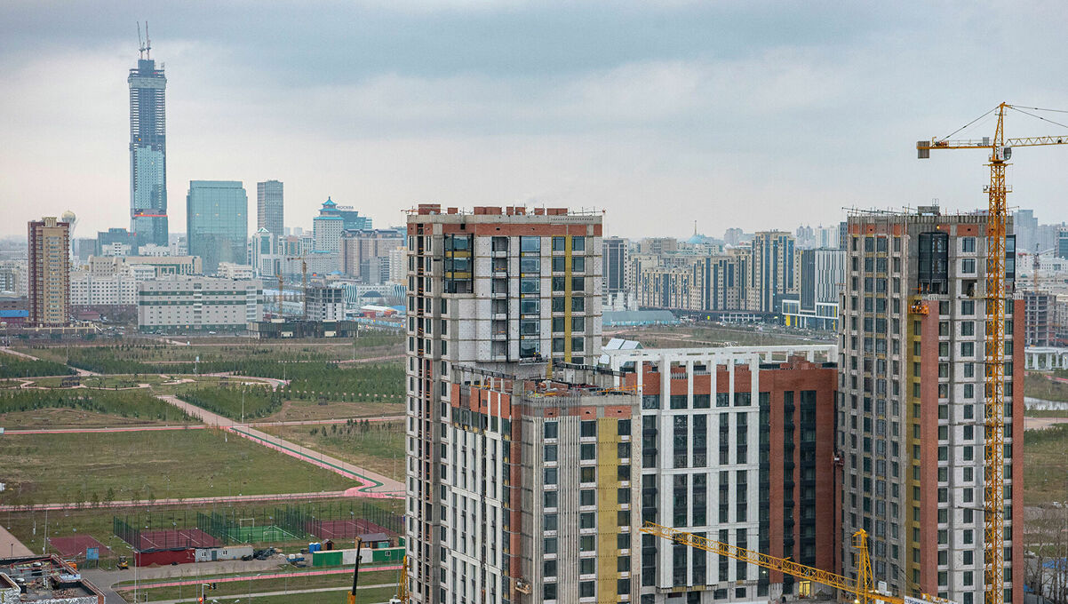 Нұр-Cұлтанда апатты үйде тұратын 300 отбасына жаңа баспана беріледі