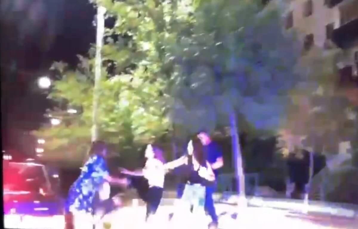 Үлкен кеуделі әдемі сексуалды қыздар