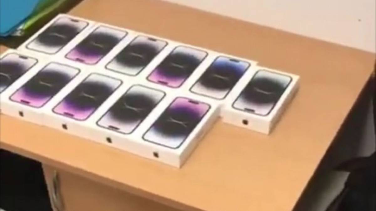 Елорда әуежайында IPHONE 14 маркалы смартфондарын алып өтпек болған адам ұсталды