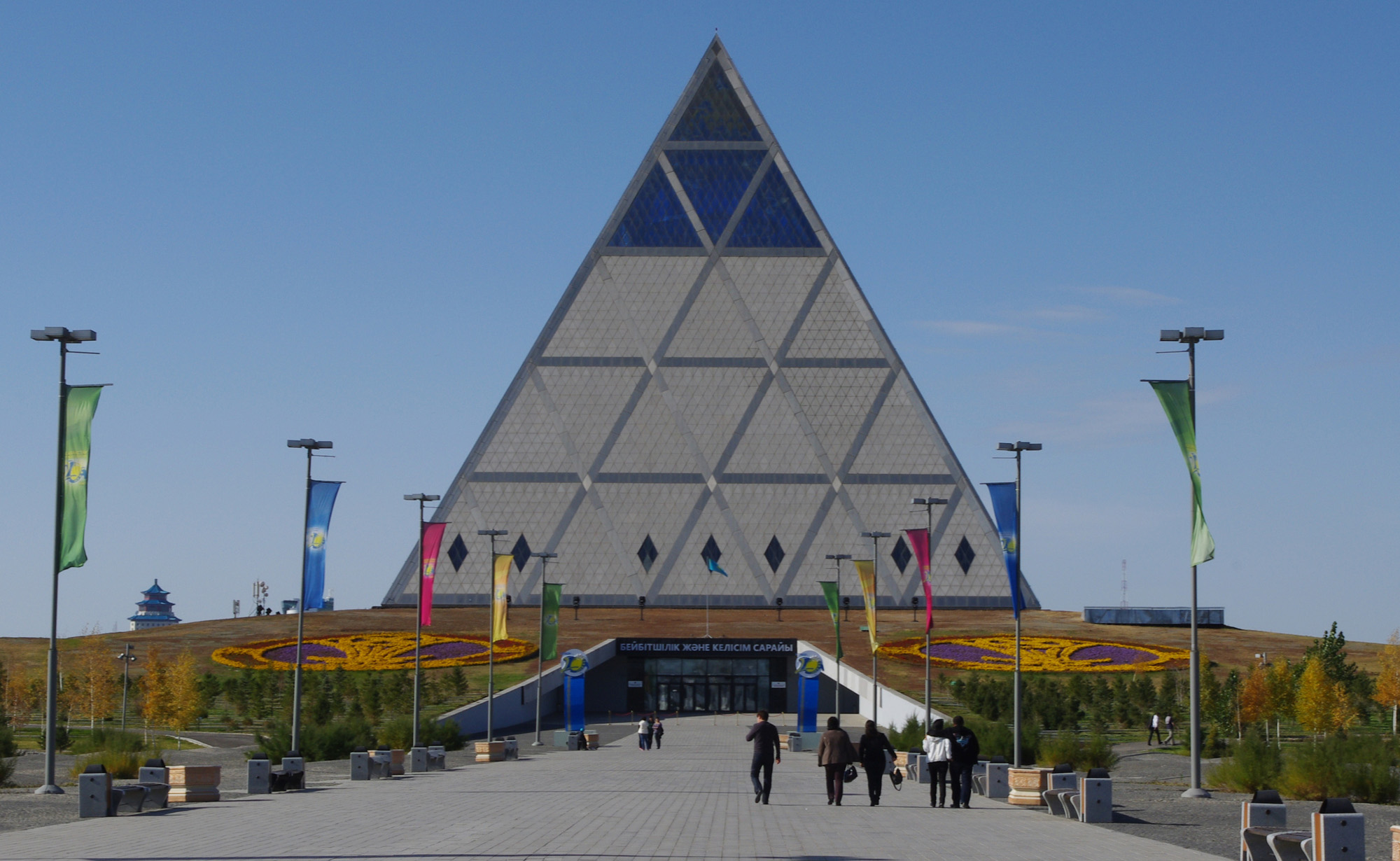 Астанаға шетелден Бақыт министрі келе жатыр