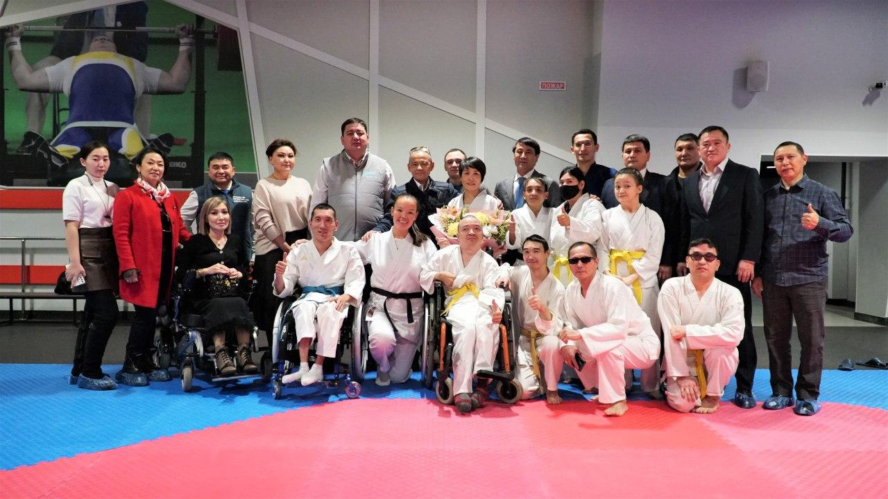 Елорда басшылары Әлем чемпионатынан жеңiспен оралған пара каратэшілерді жеңісімен құттықтады