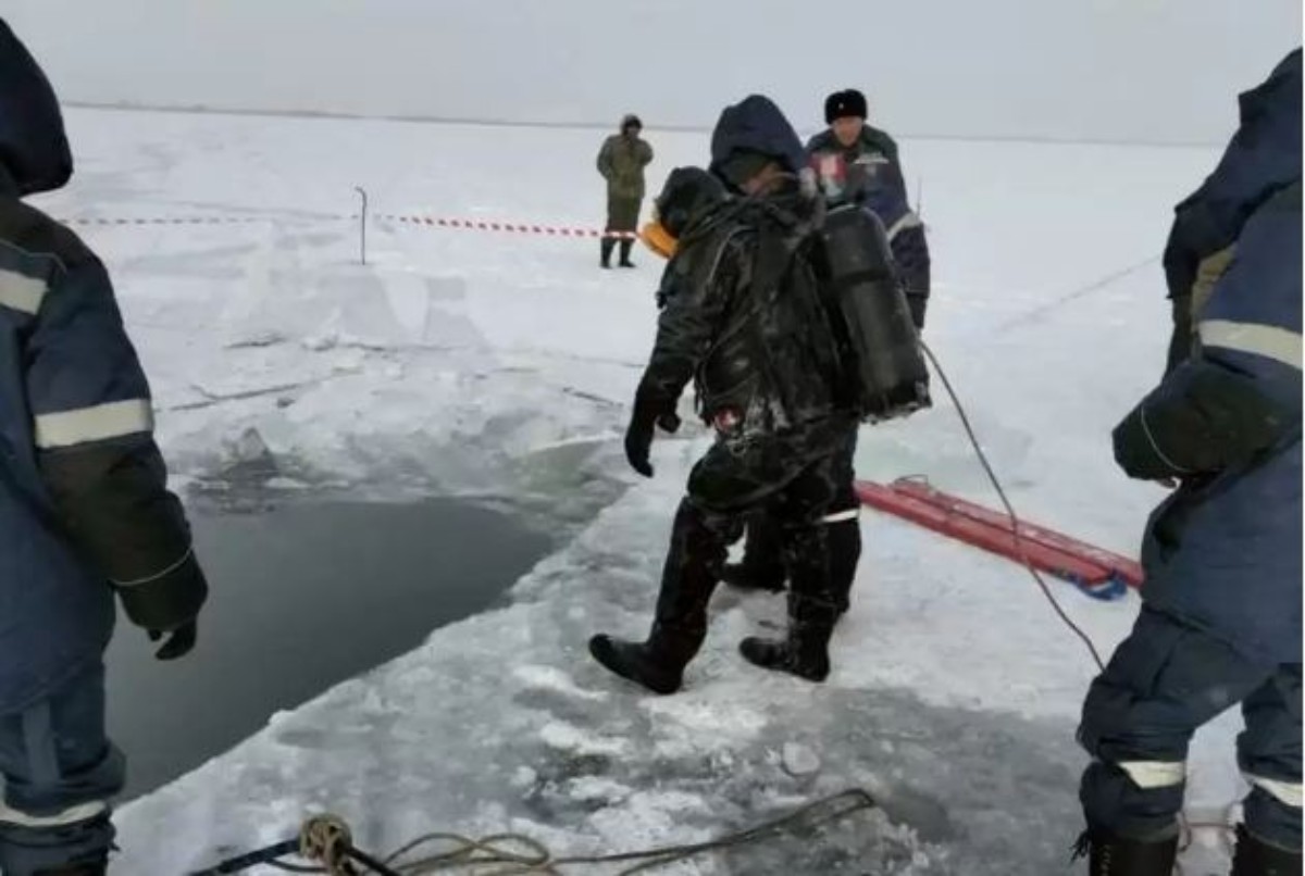 Мұз ойылып, суға батып кеткен көліктегі әйелдің мәйіті табылмай жатыр