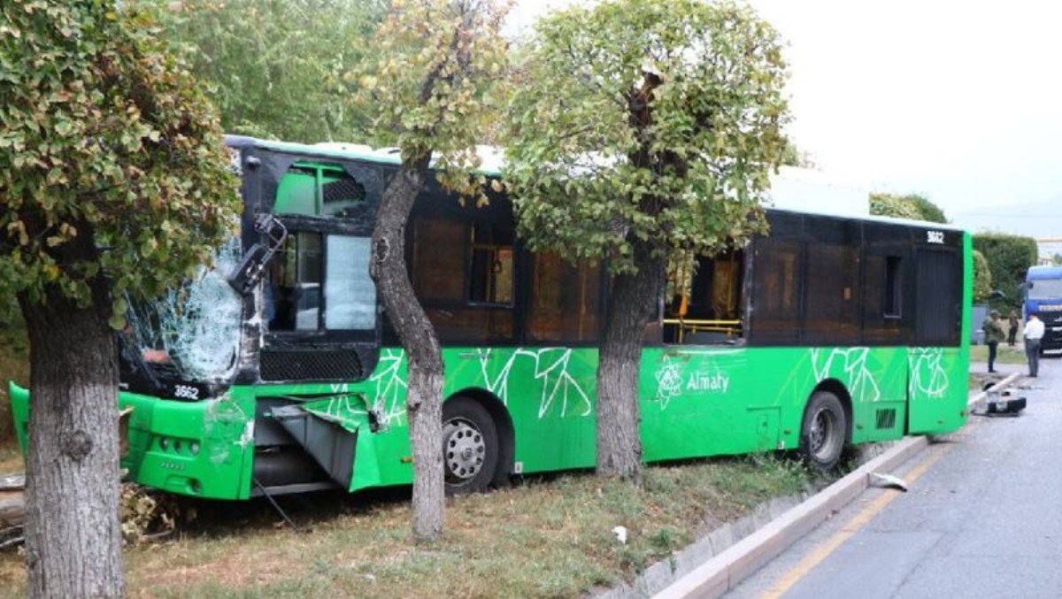 Автобус апатына қатысы бар жүргізушіні қамауда ұстау мерзімі ұзартылды  