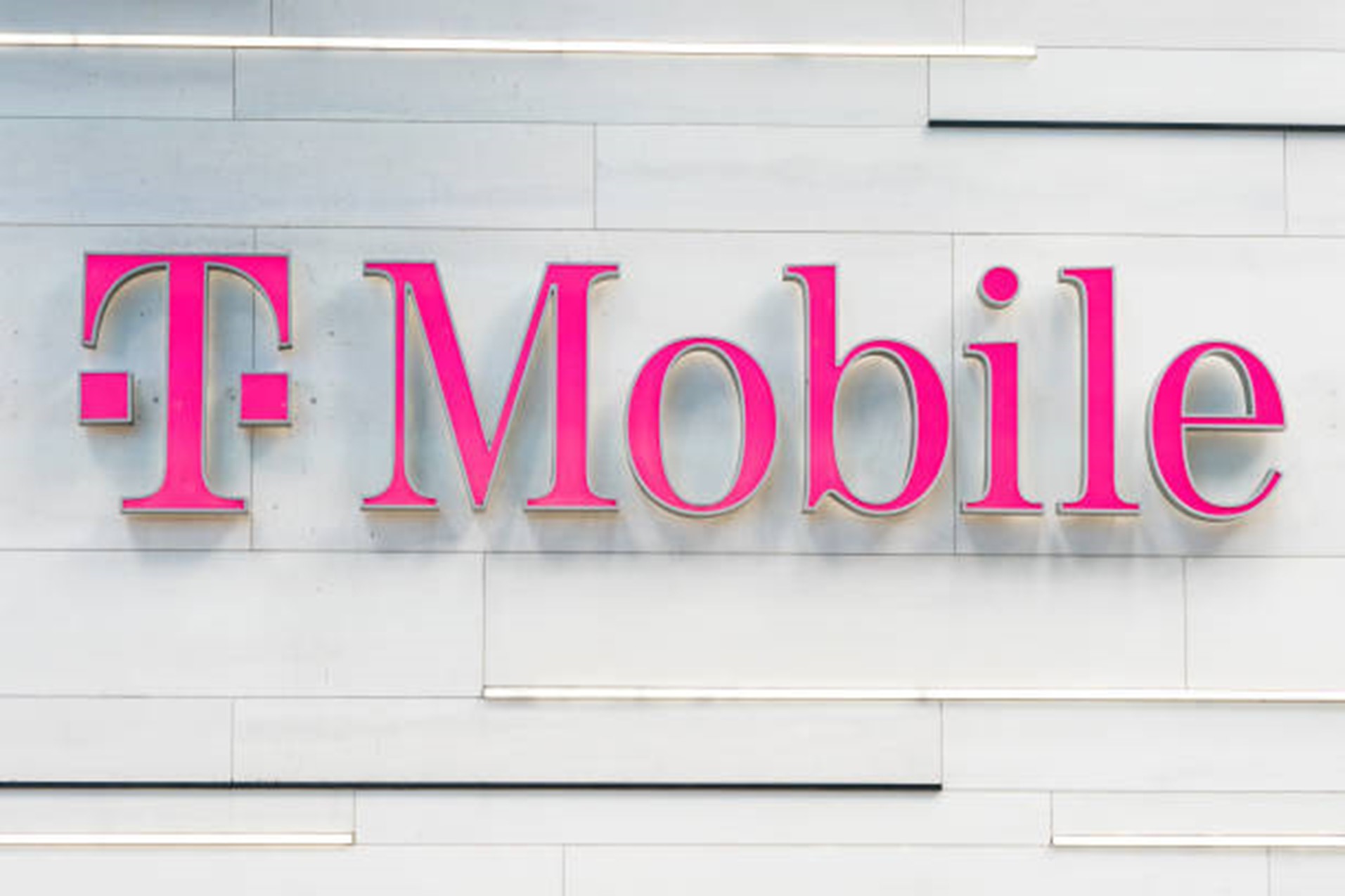 Хакерлер T-Mobile-дің 37 миллион абонентінің жеке дерегін ұрлады