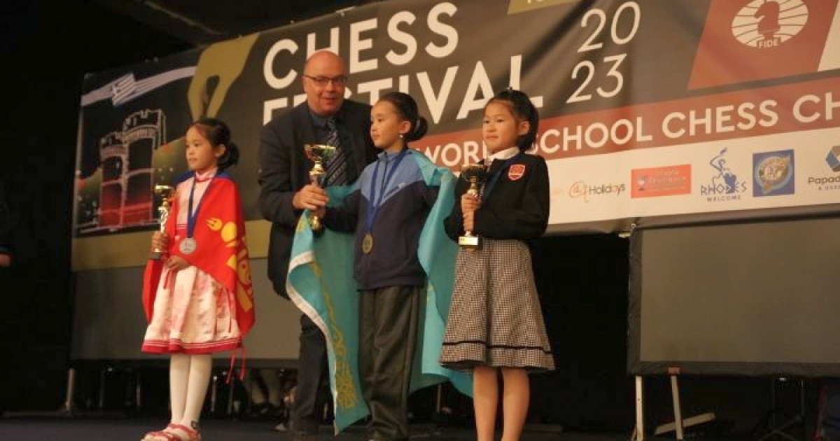 Аланна Берікқызы мен Әмина Қайырбекова шахматтан әлем чемпионы атанды
