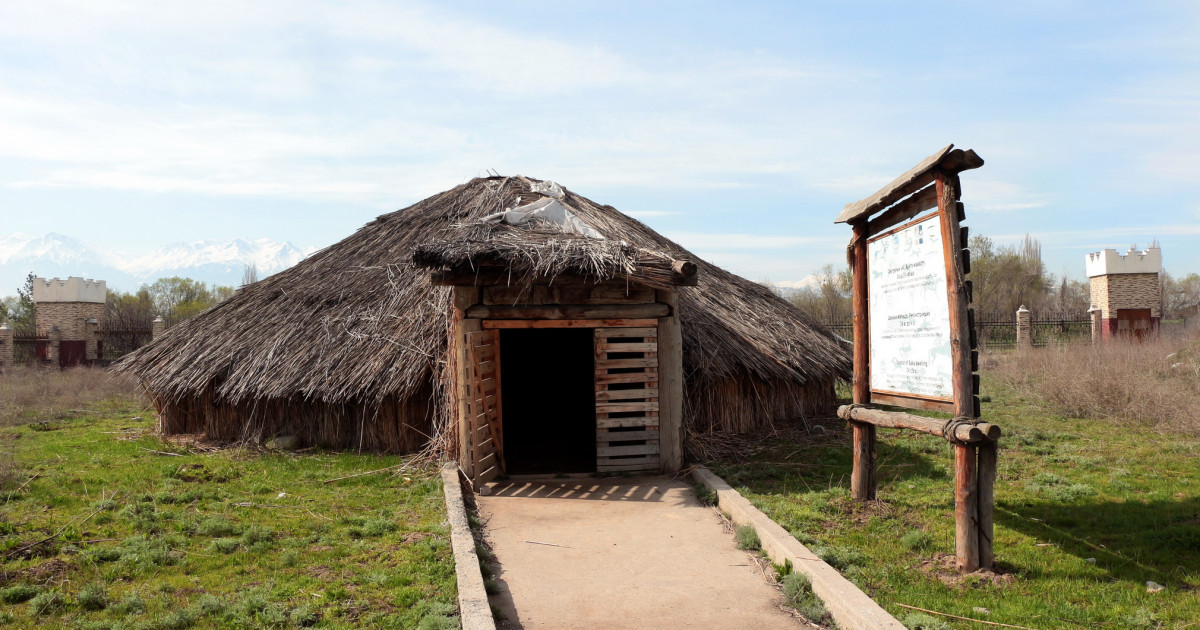 Мен құлдыққа түстім, құлыншақтарға көндім, қалағанның бәрі байлады.