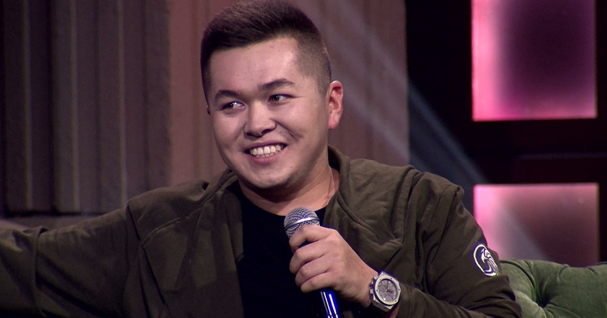 "Рестораннан бір қызды көріп қалдым": Қыран Талапбек өмірлік жарымен қалай танысқанын айтып берді