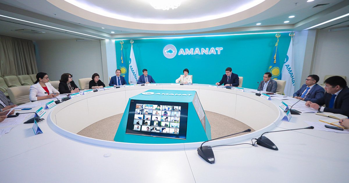 «AMANAT» партиясында білім беру саласындағы қаржылық заңбұзушылық мәселесі қаралды