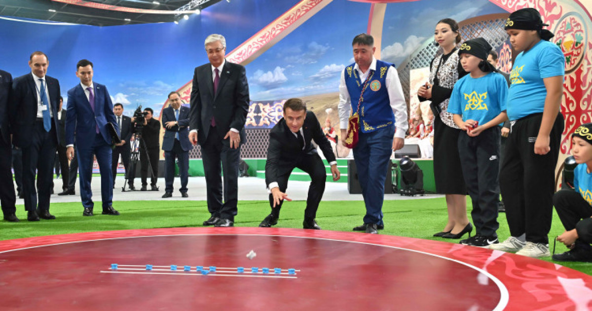 Мемлекет басшысы Франция президенті Эмманюэль Макронмен бірге «Этноауыл» ұлттық көрмесін аралады