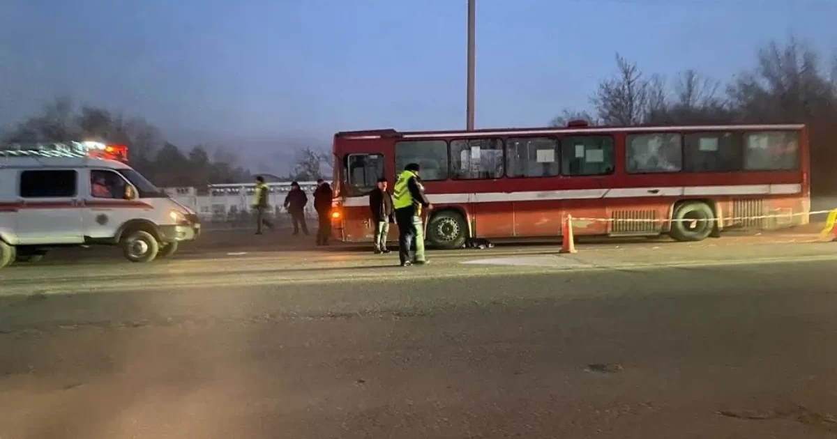 Өскеменде автобус жүргізушісі жаяу жүргіншіні қағып кетті