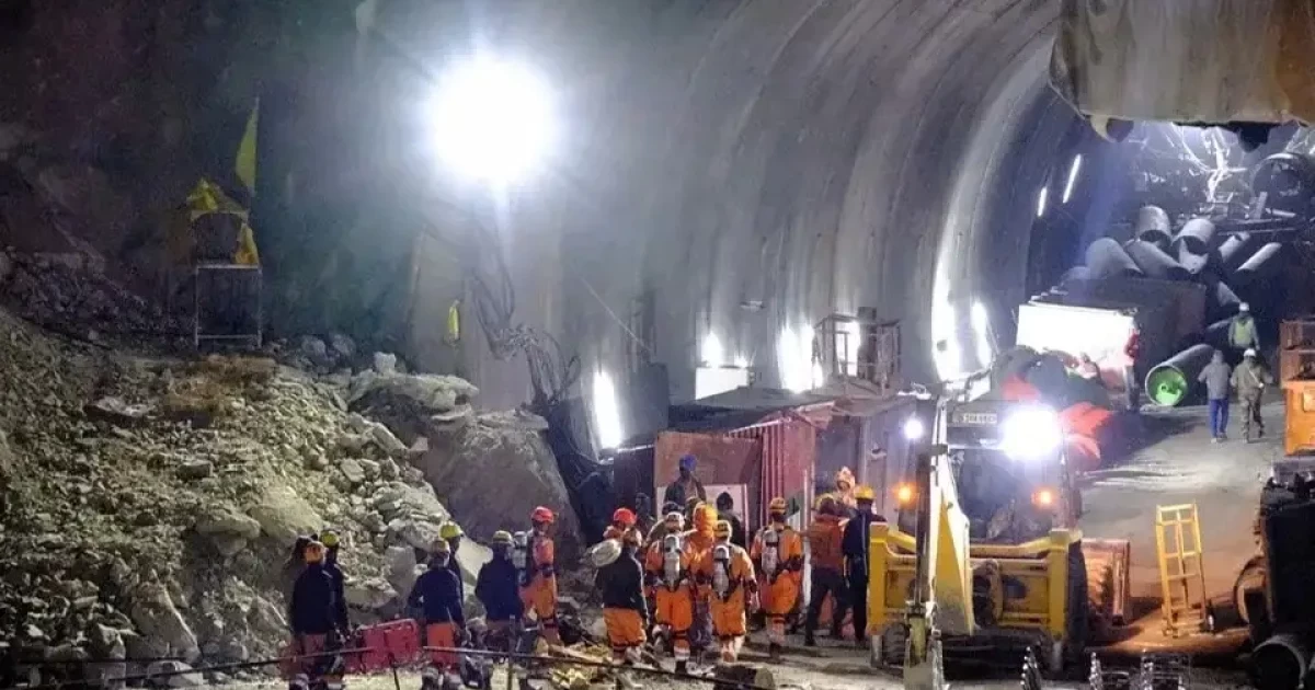 Үндістанда туннель астында қалып қойған 41 жұмысшы 17 күннен кейін құтқарылды