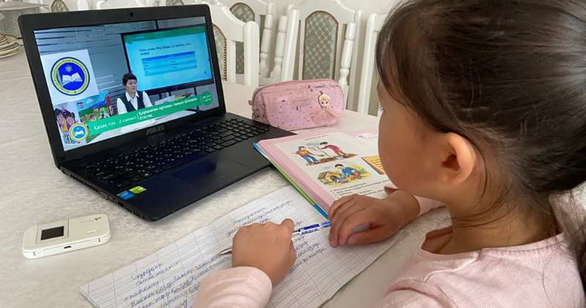 Астанада 1-ауысымдағы оқушылар онлайн оқиды