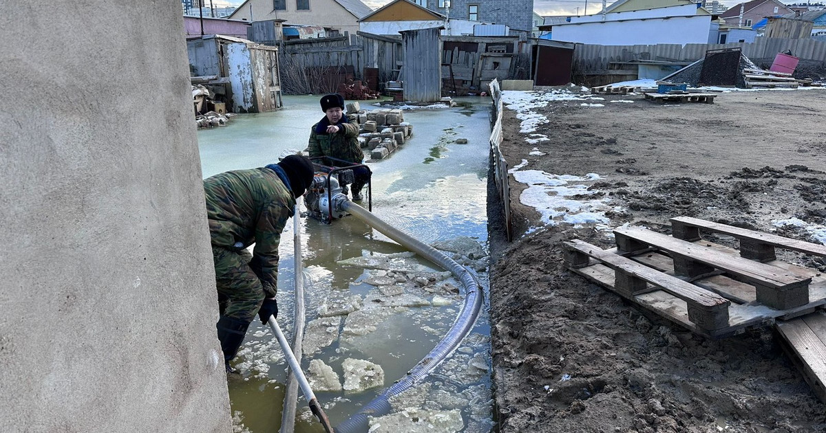 Атырауда бірнеше ауылда су тасып жатыр