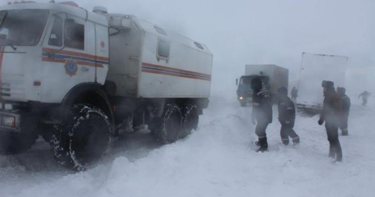 Боран, көктайғақ салдарынан 16 облыста жол жабылды