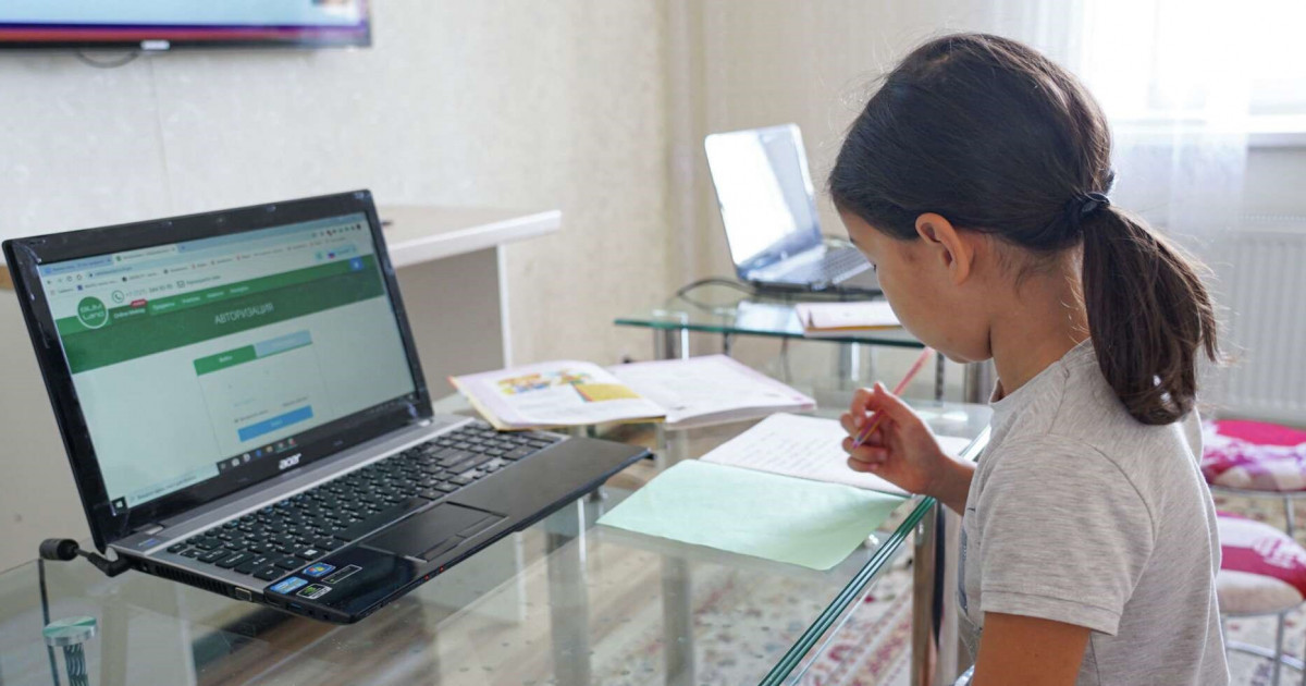 Су тасқыны болған аймақтарда оқушылар онлайн оқиды