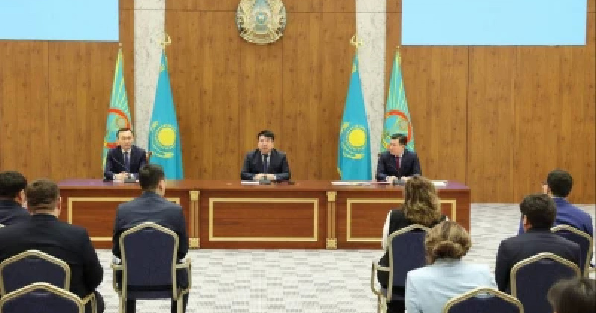 Оқу-ағарту министрі Астанадағы білім басқармасының ұжымымен кеңес өткізді
