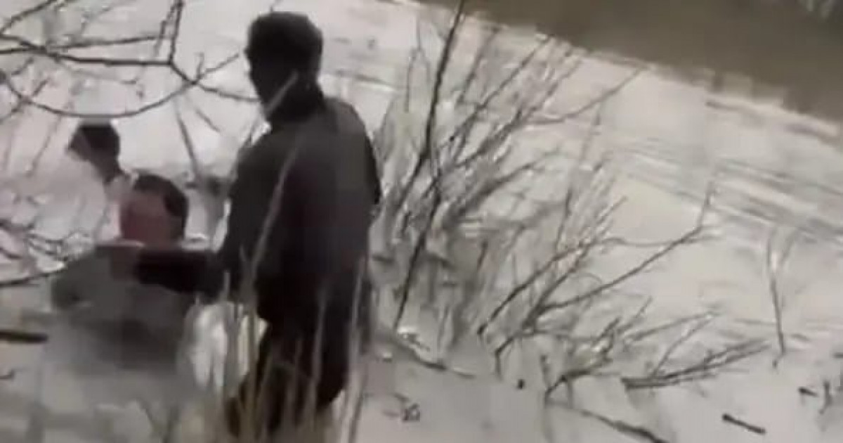 Павлодар облысында суға батып бара жатқан әйел құтқарылды (видео)