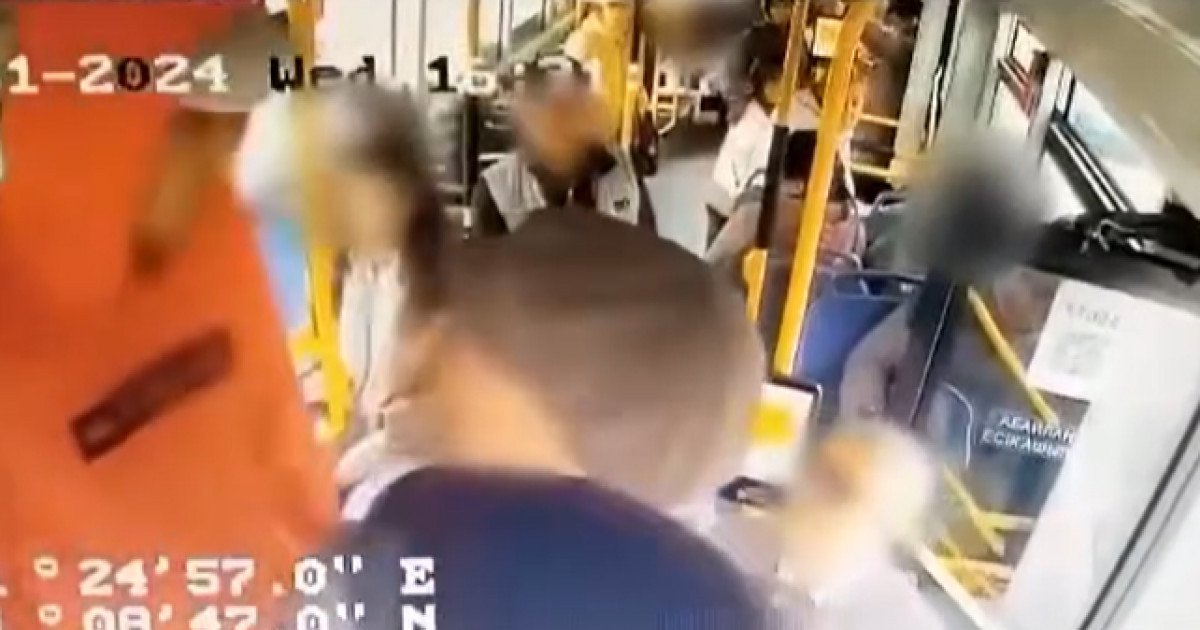 Астанада автобус жолаушысы ер адамға газ баллонын шашып жіберді