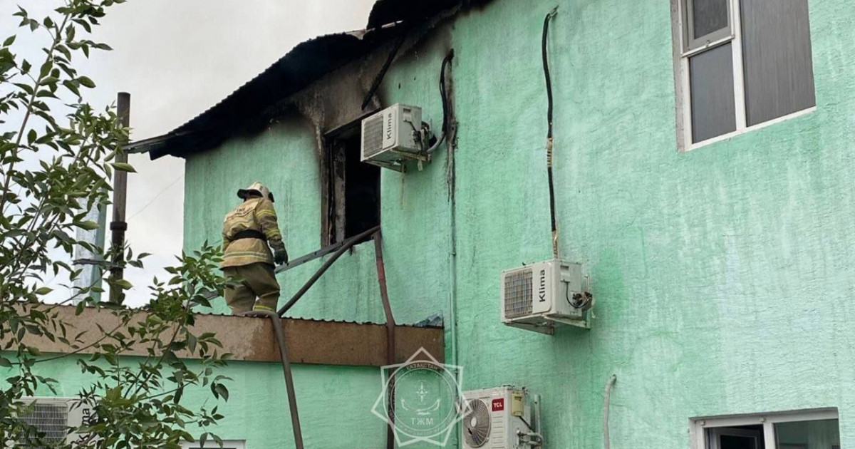 Алакөлде тағы өрт шықты: екі қабатты демалыс үйі жалынға оранды