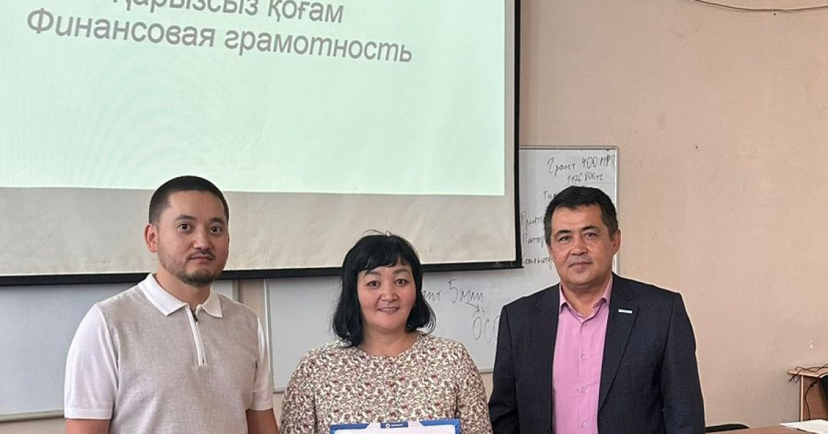 Бірінші кездесуде минет жасау керек пе? Дикті оның кискасының үстінен сырғыту