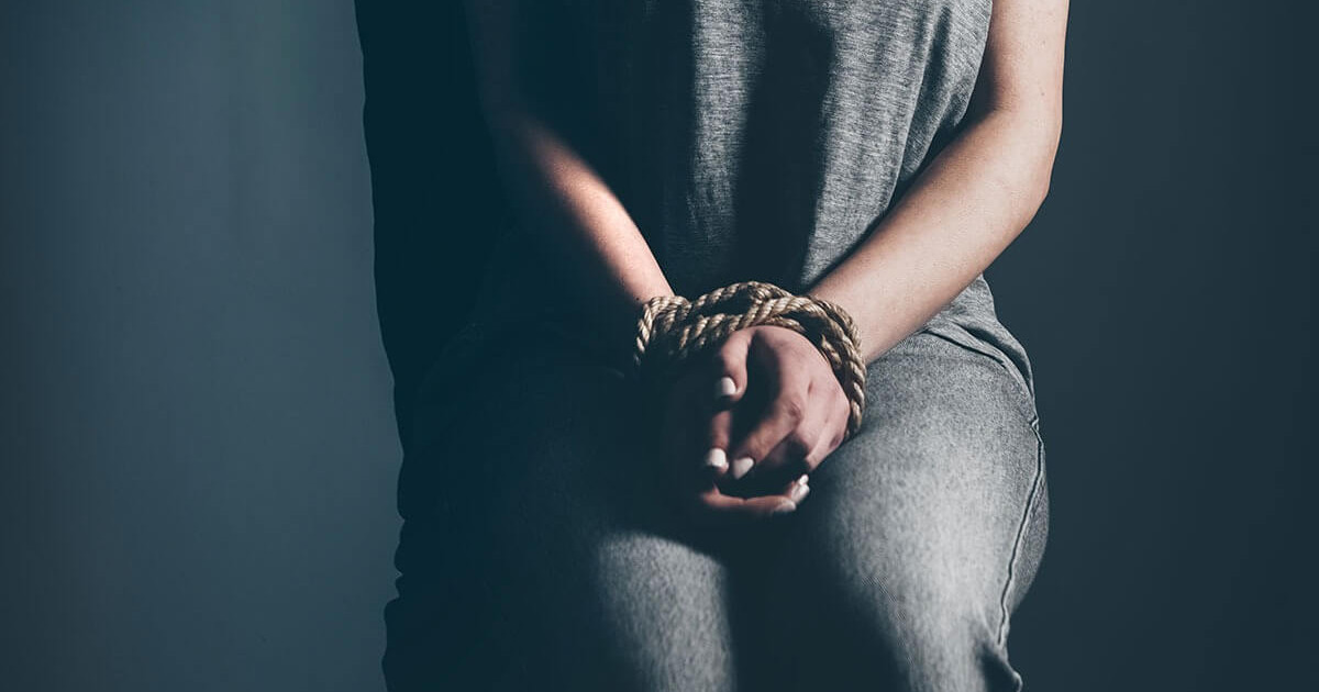 Қызылордада жасөспірім қызды құлдықта ұстаған күдіктілерге «күзетпен ұстау» шарасы қолданылды