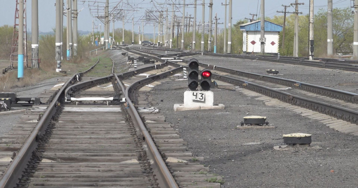 Шымкентте теміржолды кесіп өтпек болған ер адамды пойыз қағып кетті