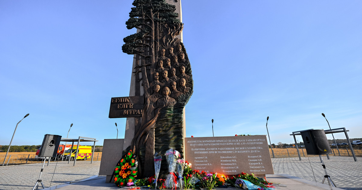 Абай облысындағы орман өртімен күресте қаза тапқандарға ескерткіш қойылды