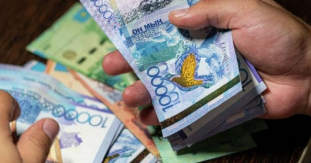 Адам мәйітінің макетін ағашқа іліп қойған: Өскеменде өзгеше ойлайтын кәсіпкер жазаланды