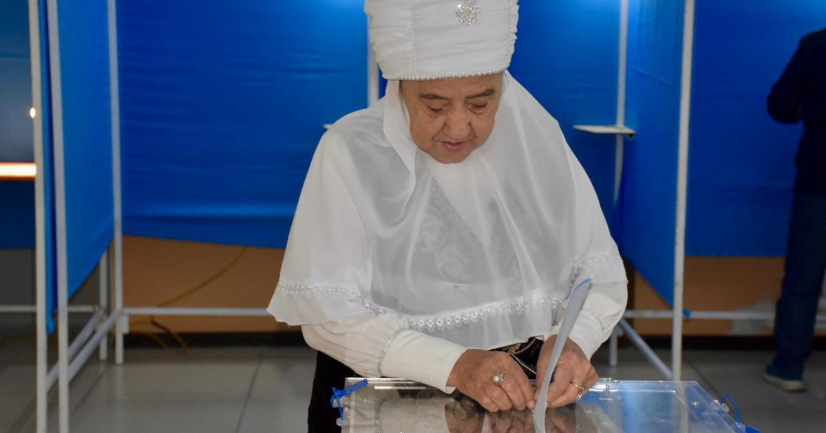 Ақ жаулықты әжелер референдумда дауыс берді