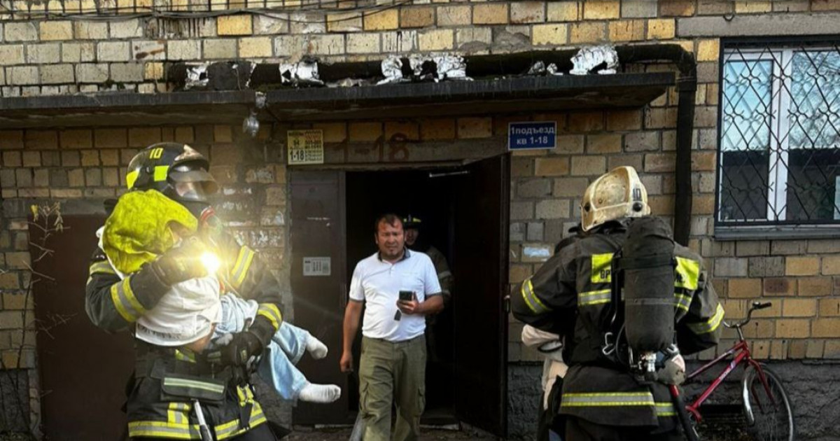 Қарағандылық өрт сөндірушілер 3 адамды аман алып қалды