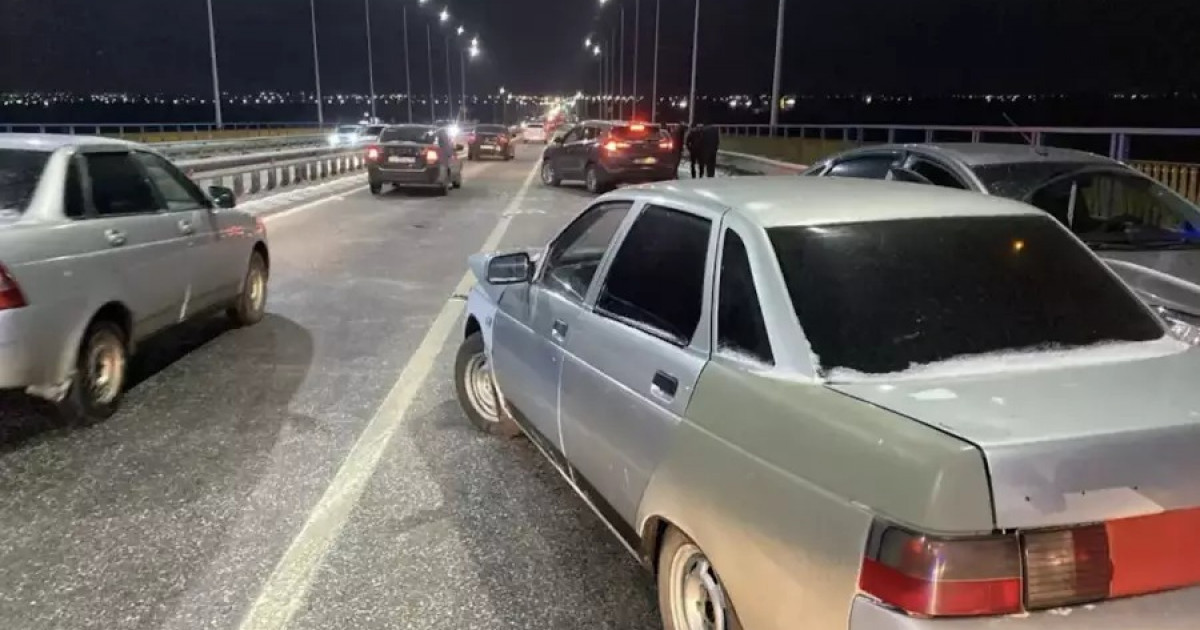 Қостанайда көпір үстінде сегіз көлік соқтығысты