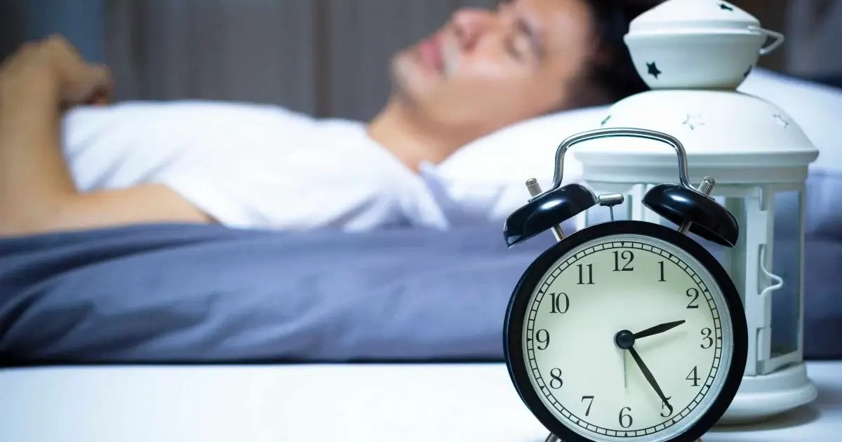 Джесси Джейн оның бетіне және тіліне көп сперма алады