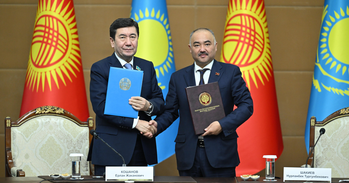 Мәжіліс Спикері Қырғызстан парламентінің басшылығына мемлекеттік награда тапсырды